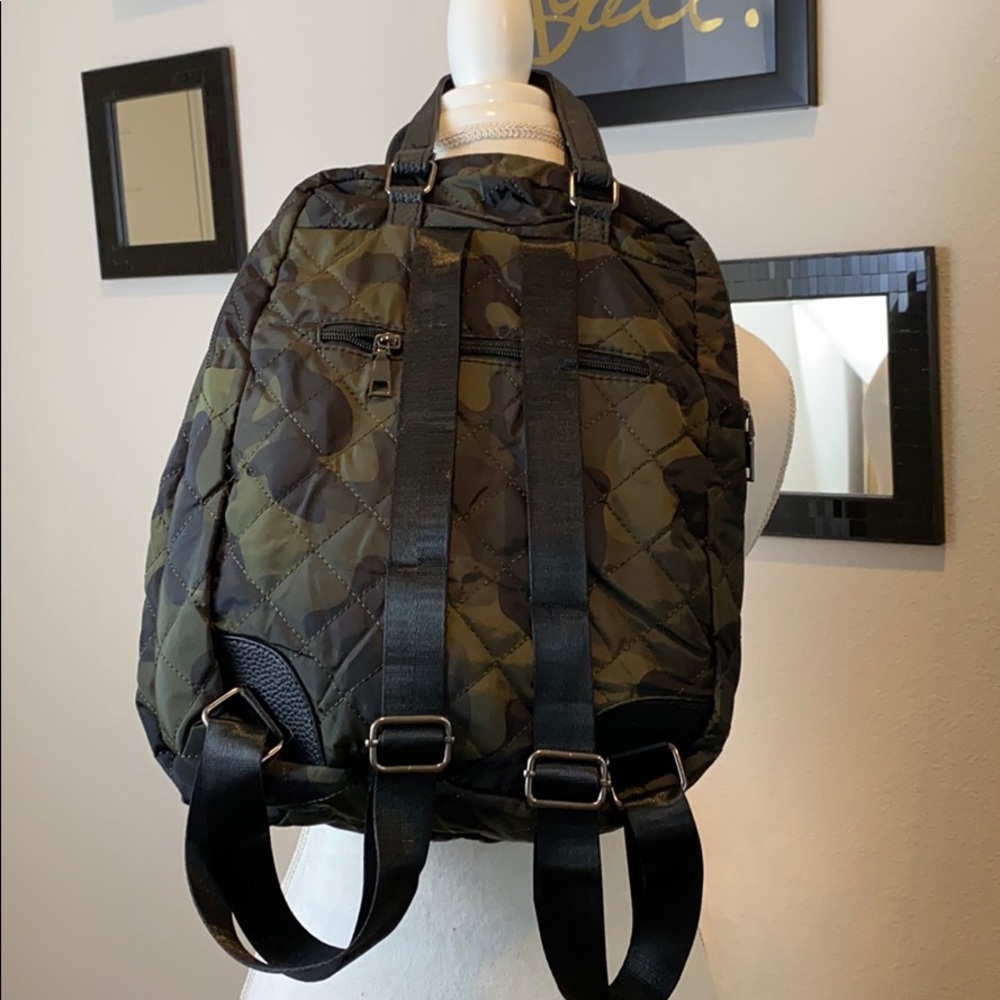 •camo print backpack• - Picture 5 of 8